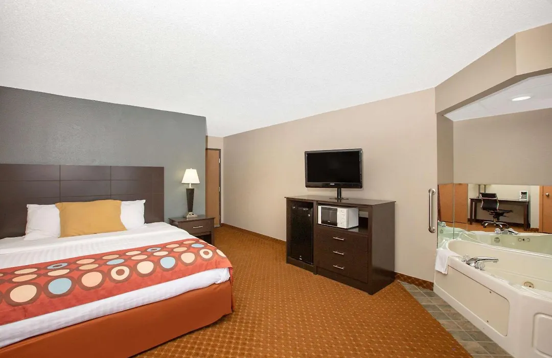Americinn By Wyndham Coralville-1