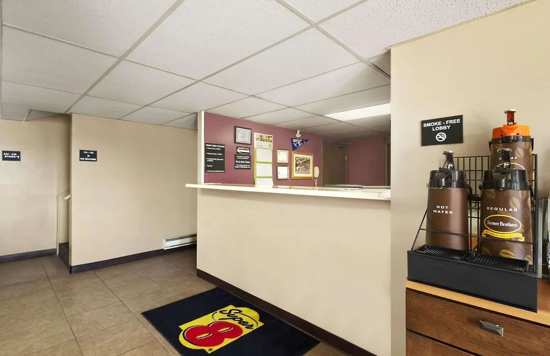 Super 8 By Wyndham Redfield-1