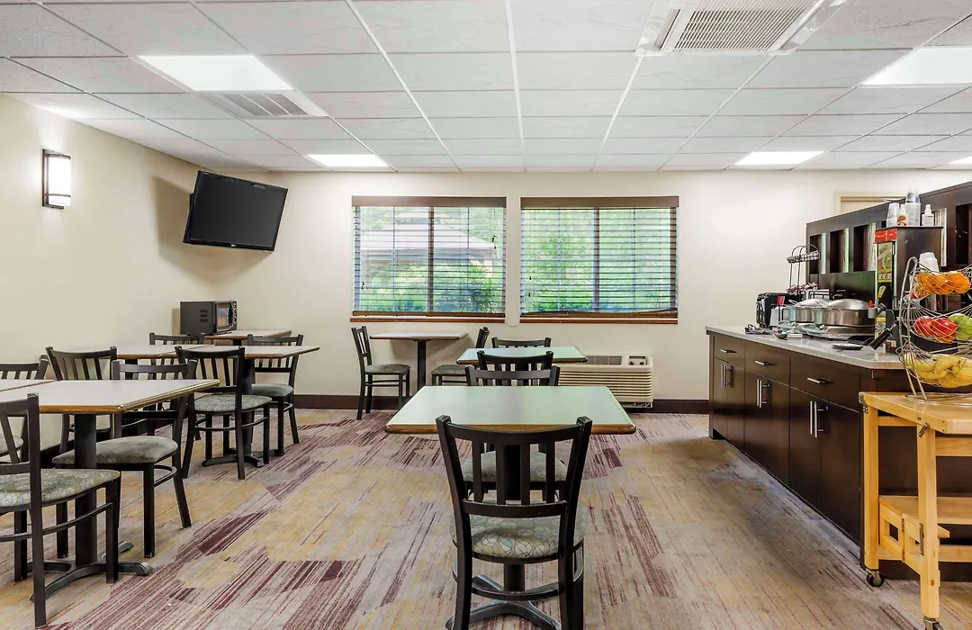Best Western Plus Berkshire Hills Inn & Suites-1
