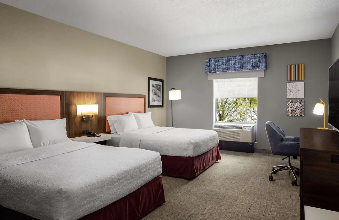 Hampton Inn & Suites State College At Williamsburg Square-1