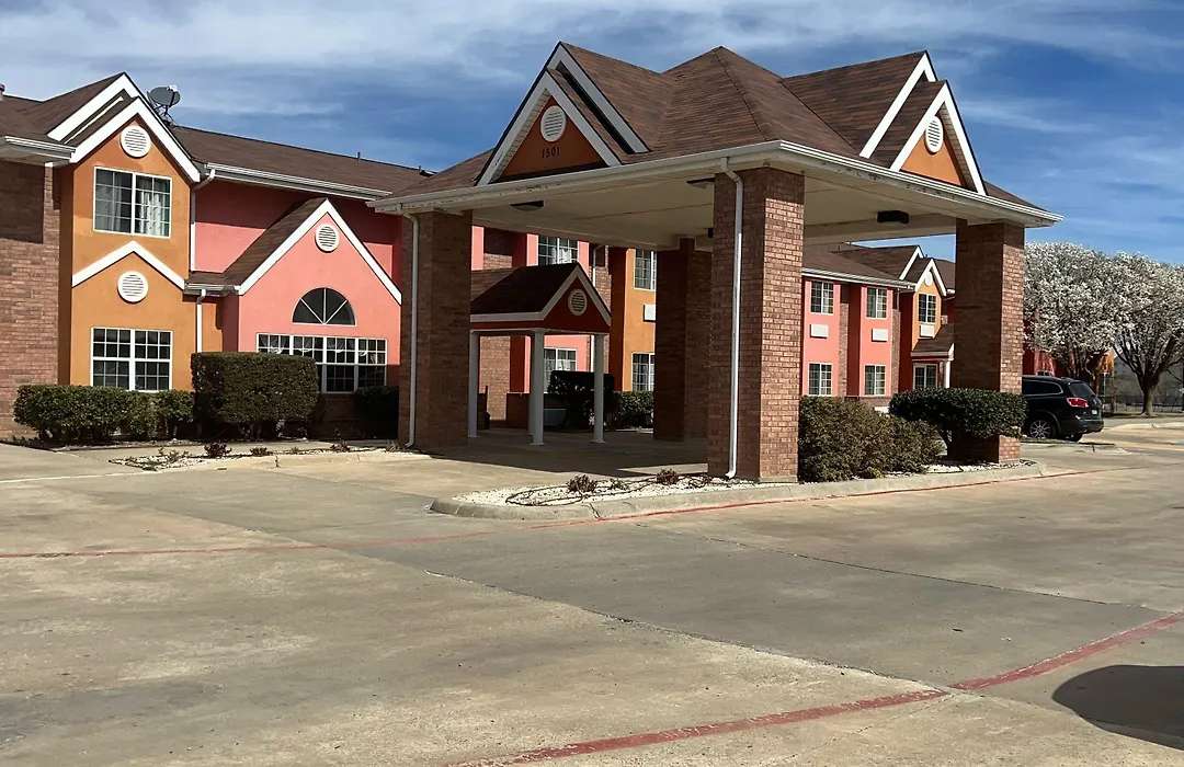 Longhorn Inn & Suites-1