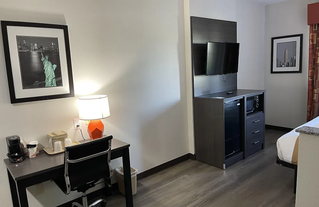Quality Suites Tulsa I-44-1