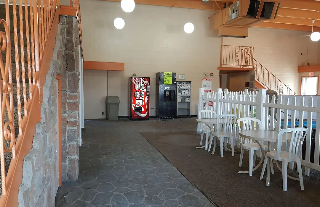 Knights Inn And Suites - Grand Forks-1