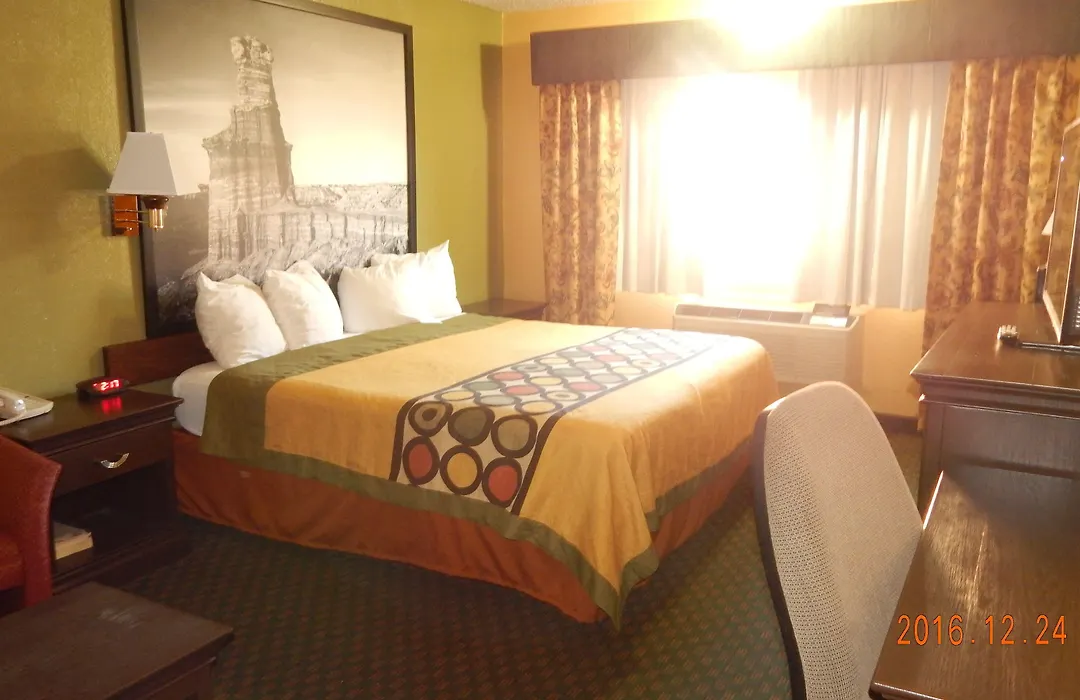 Super 8 By Wyndham Amarillo Central Tx-1