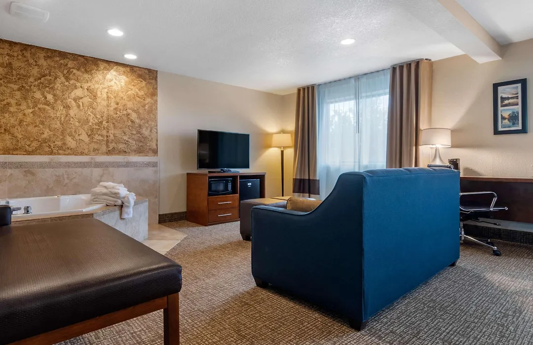 Comfort Inn & Suites South Hill I-85-1