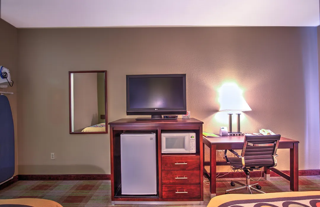 Super 8 By Wyndham Waterloo-1