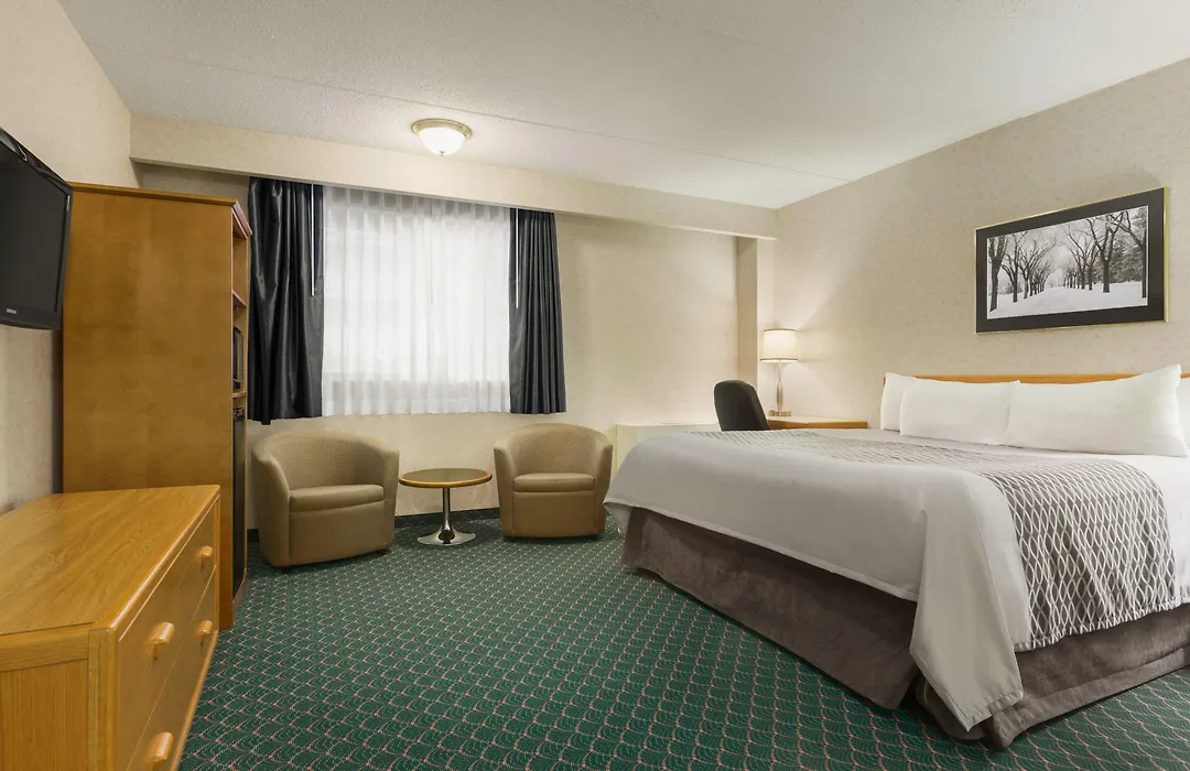 Travelodge By Wyndham Winnipeg East-1