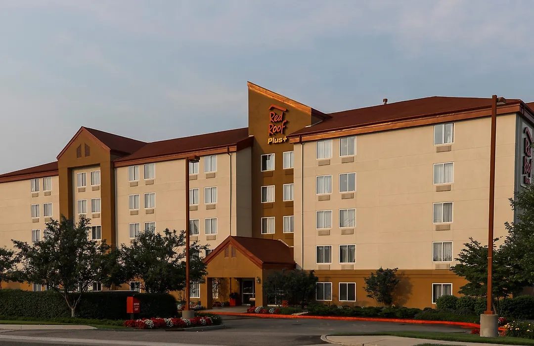 Red Roof Inn Plus Long Island - Garden City-1