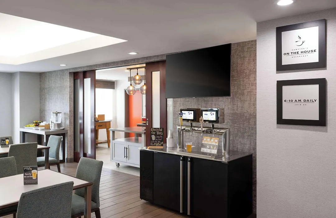 Hampton Inn Seekonk-1