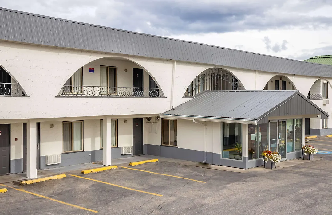 Howard Johnson By Wyndham Downtown Kamloops-1