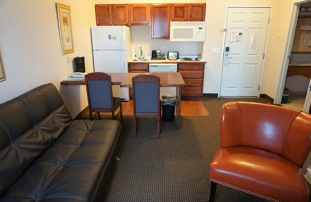 River Hills Hotel- Mankato-1