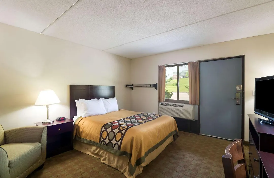 Super 8 By Wyndham White River Junction-1