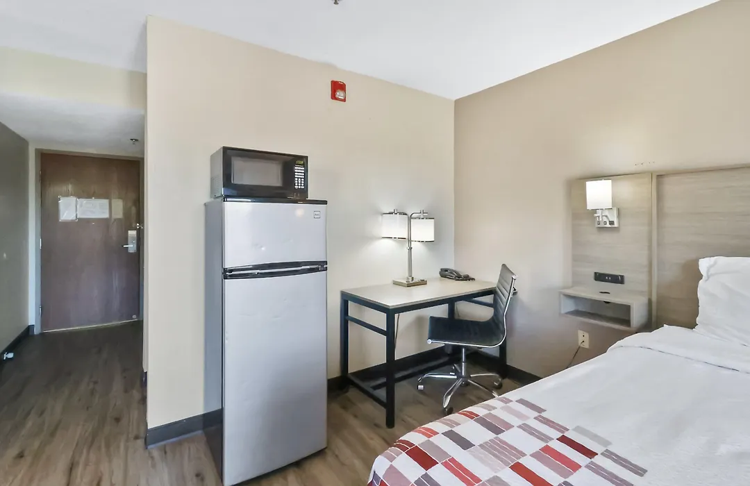 Red Roof Inn & Suites Fayetteville-Fort Bragg-1