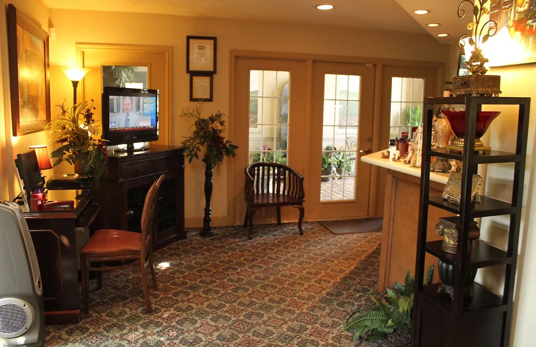 Vineyard Court Designer Suites Hotel-1