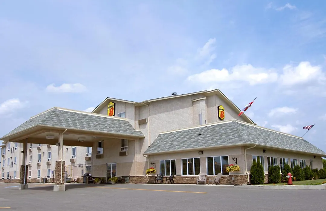 Super 8 By Wyndham Fort Frances-1