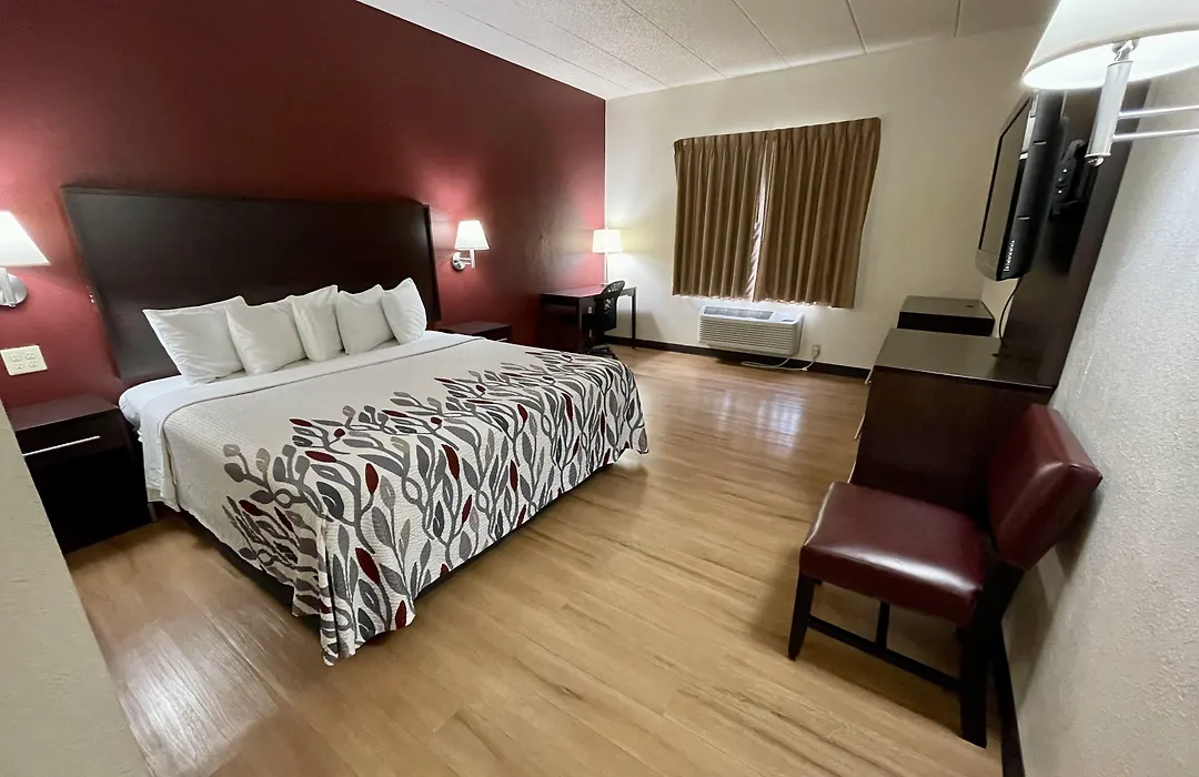 Red Roof Inn Sandusky - Milan-1