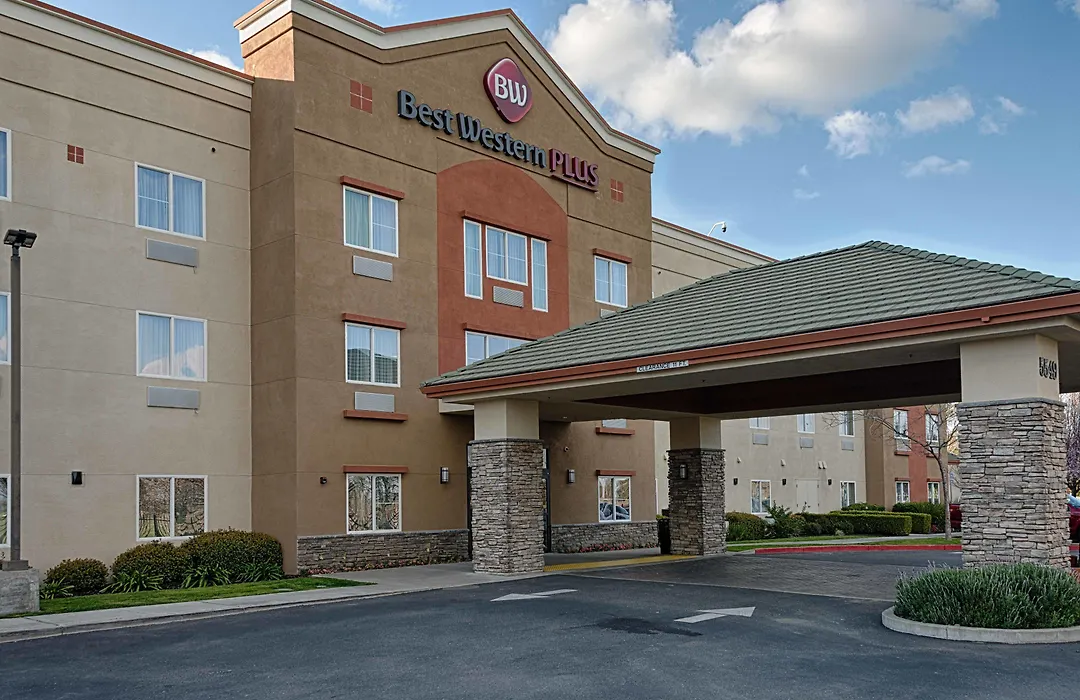 Best Western Plus Delta Inn & Suites-1