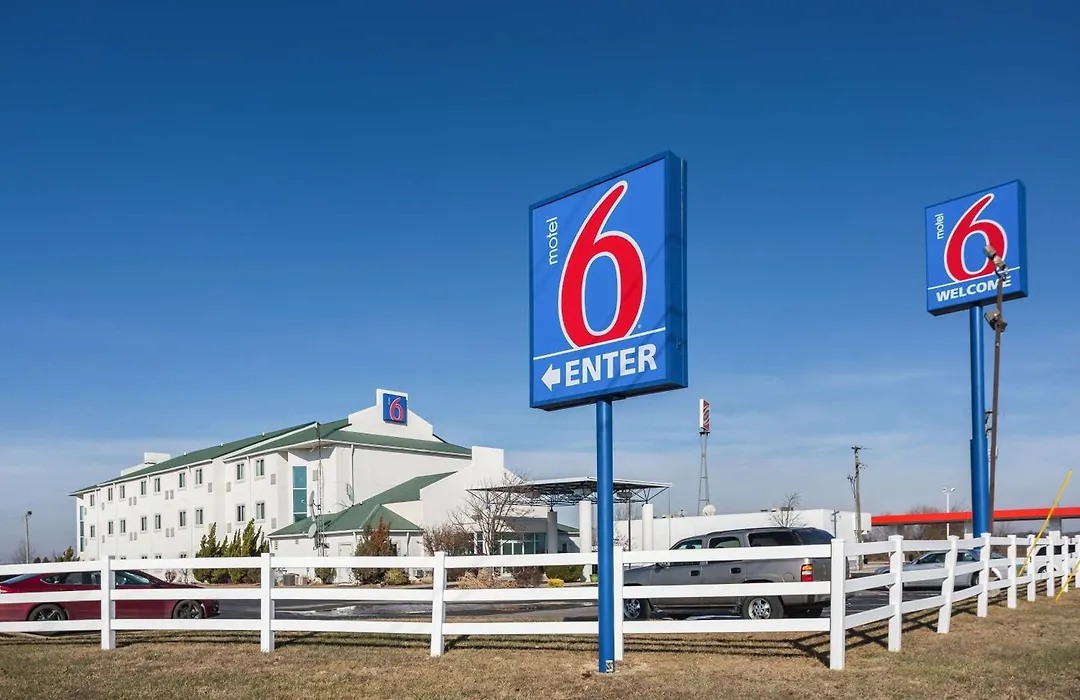 Motel 6 Dale, Indiana Near Holiday World And Splashing Safari#Central Time #I64 Highway-1