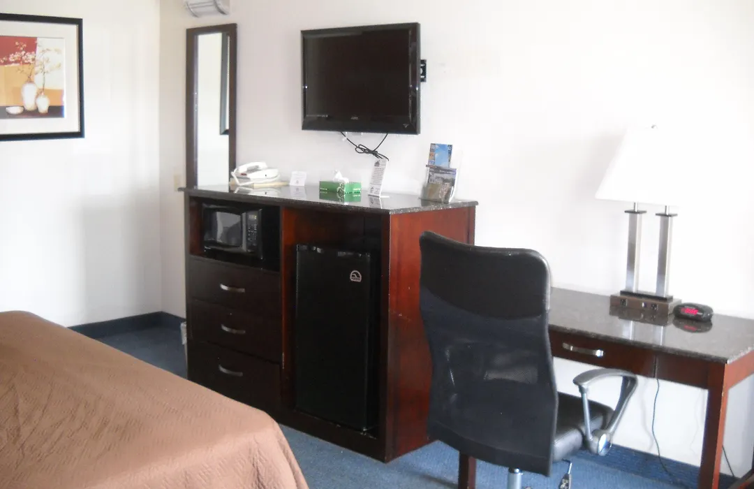 Travelodge By Wyndham Parkersburg-1