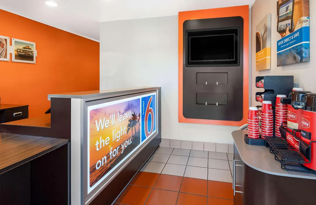 Motel 6-Santa Barbara, Ca - State Street-1