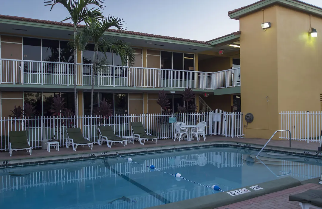 Quality Inn & Suites Airport-Cruise Port Hollywood-1