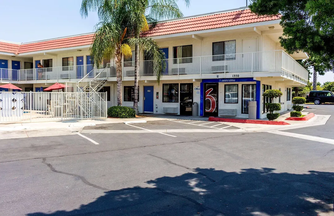 Motel 6 Bakersfield, Ca - Convention Center-1