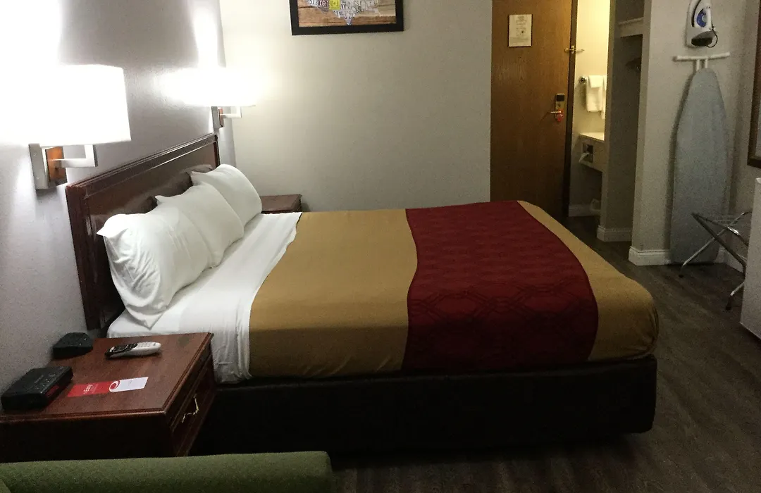 Econo Lodge Lincoln-1