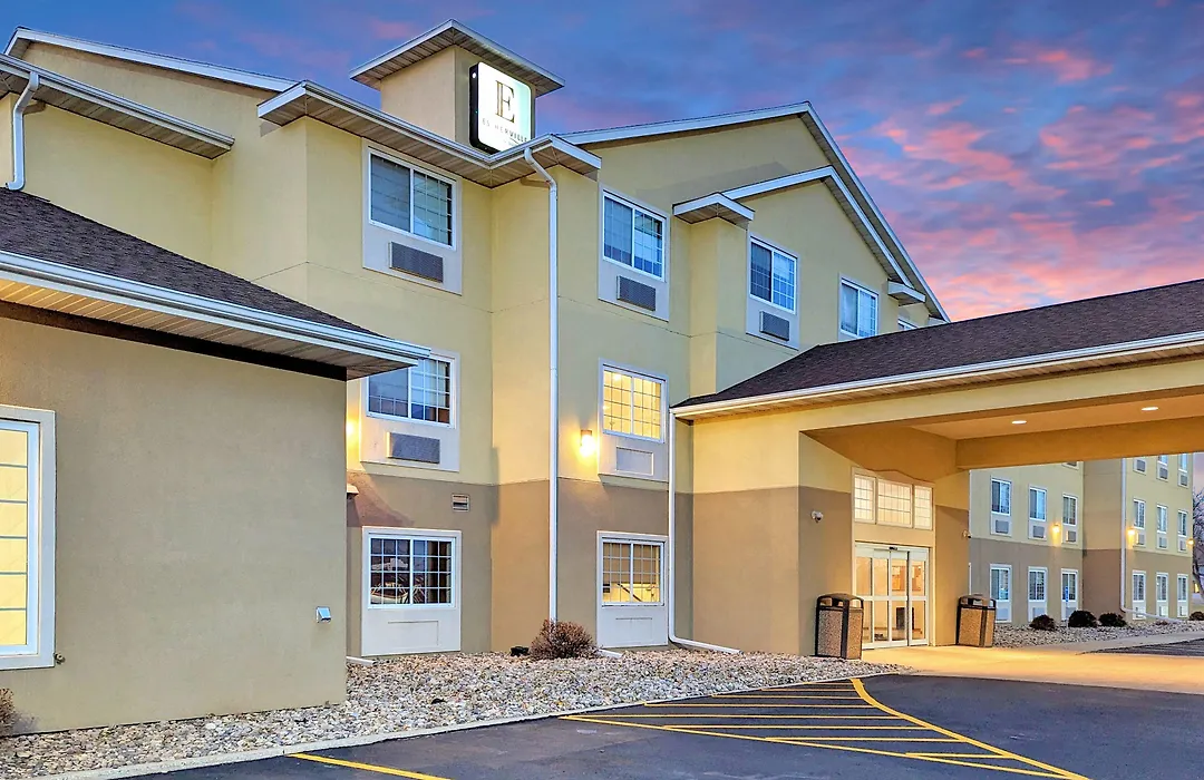 Estherville Hotel & Suites-1
