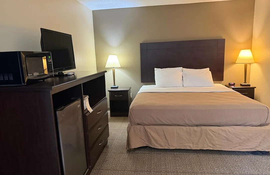 Clinton Inn & Suites-1