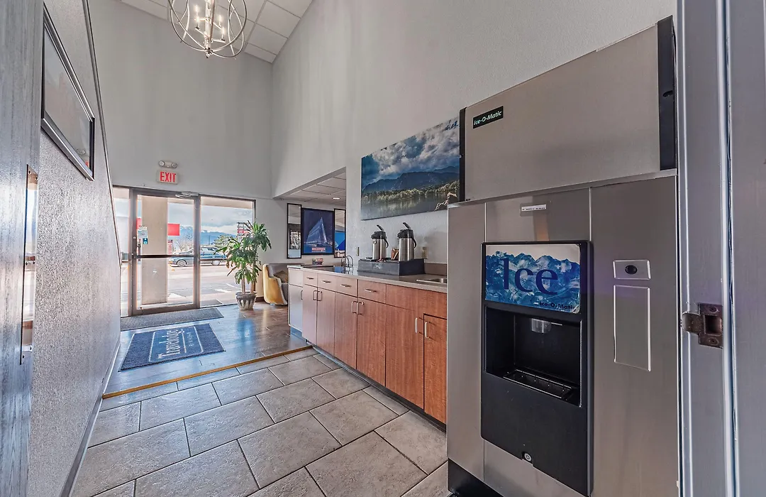 Travelodge By Wyndham Colorado Springs Airport - Peterson Sfb-1