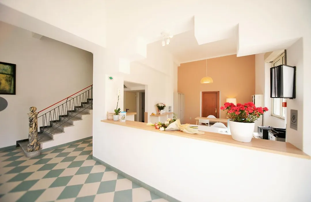 Hotel Happy-1