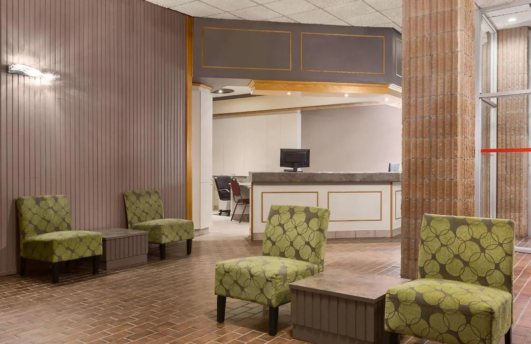 Travelodge By Wyndham Baie Comeau-1