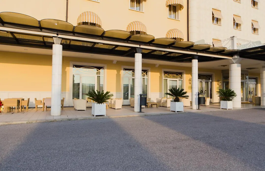 Hotel & Meeting Centergross-1