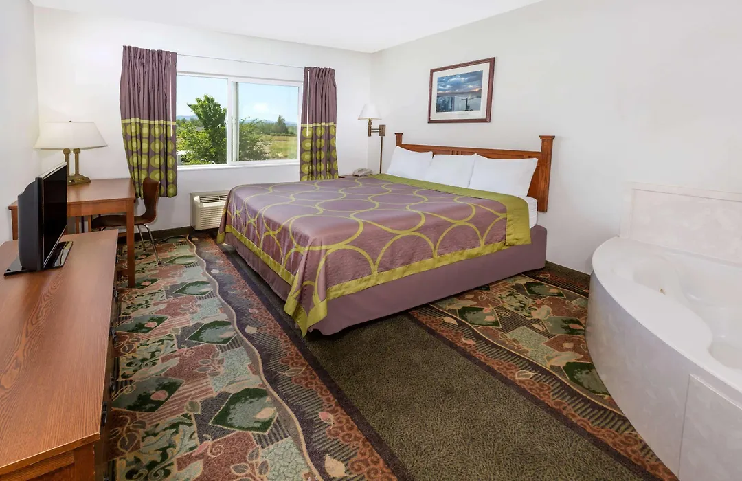 Super 8 By Wyndham Central Pt Medford-1