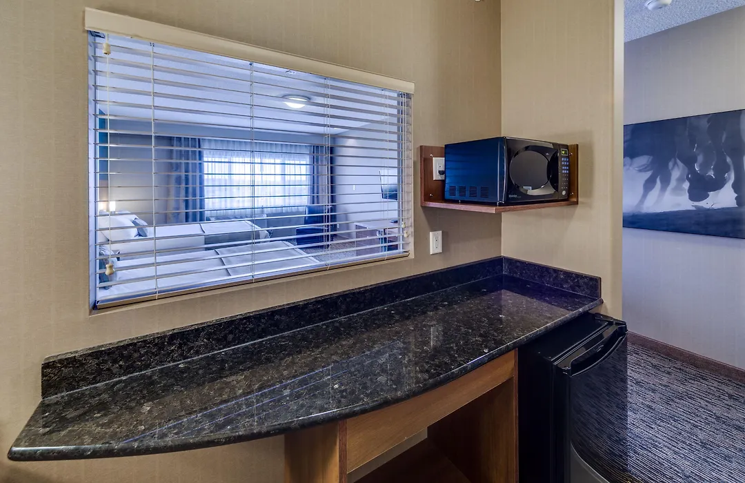 Heritage Inn Hotel & Convention Centre - Pincher Creek-1