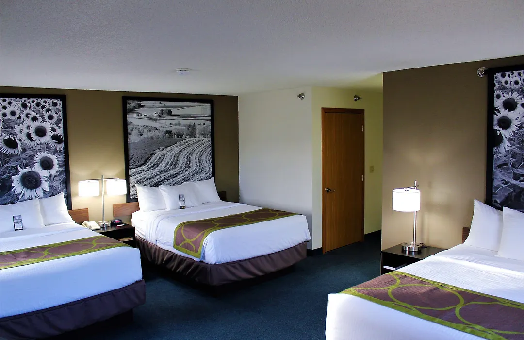 Emmetsburg Hotel & Suites-1