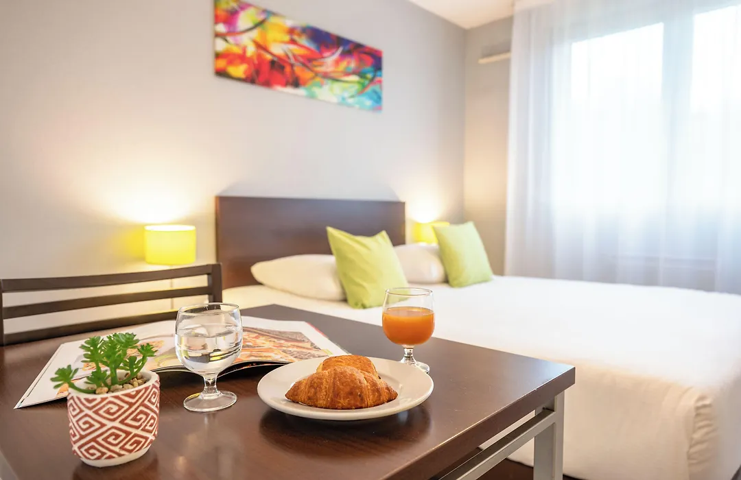 Comfort Aparthotel Besancon La City-1