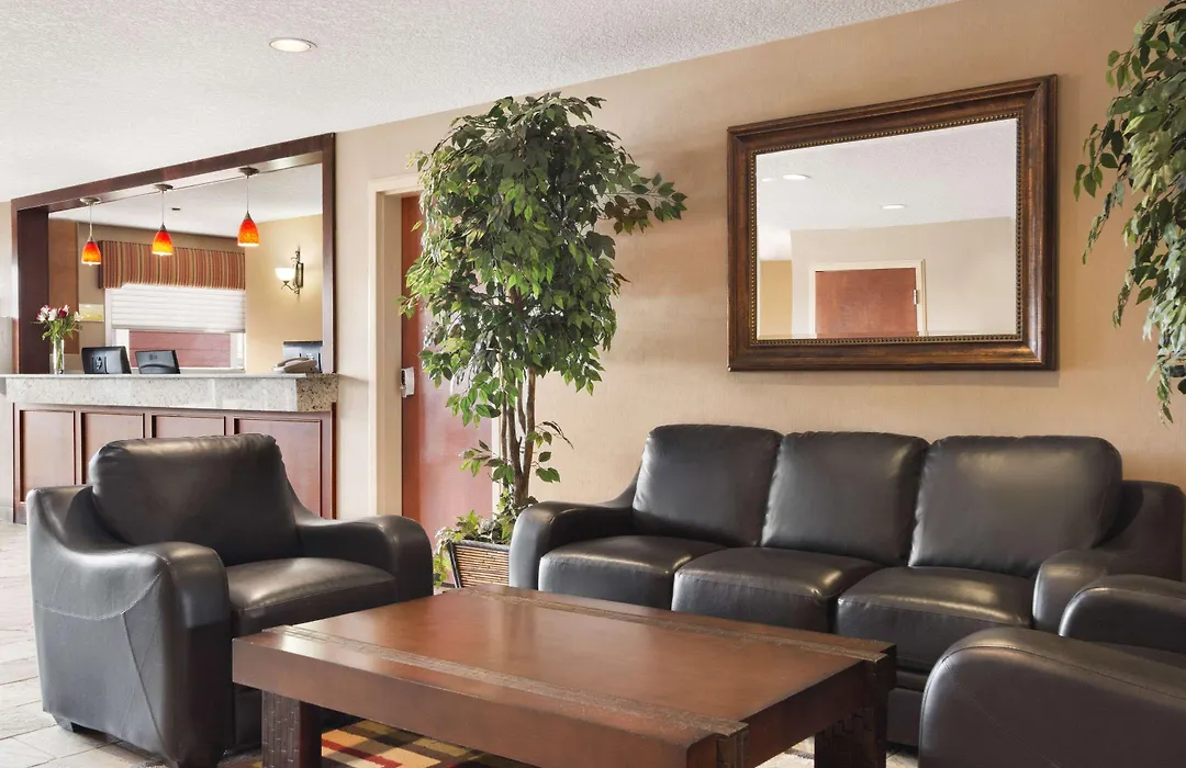 Days Inn & Suites By Wyndham Cochrane-1