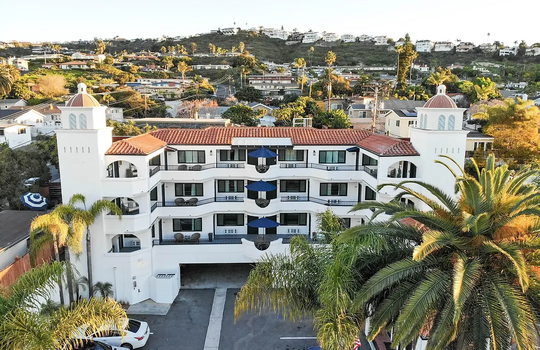 The Surfbreak Hotel-1