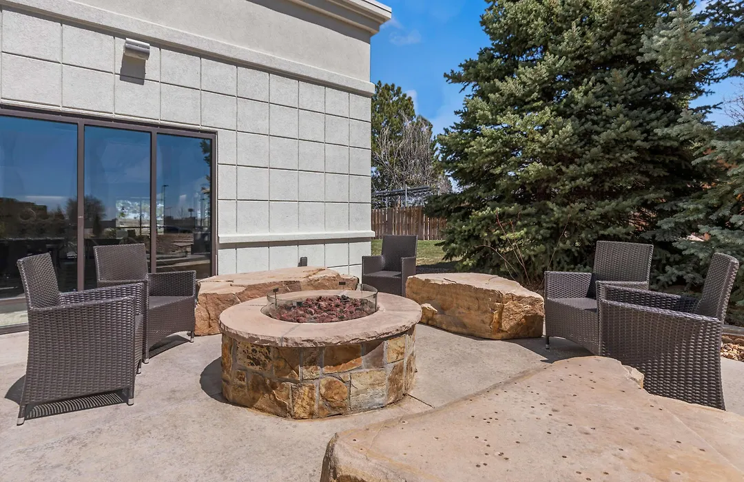 Hampton Inn & Suites Greeley-1