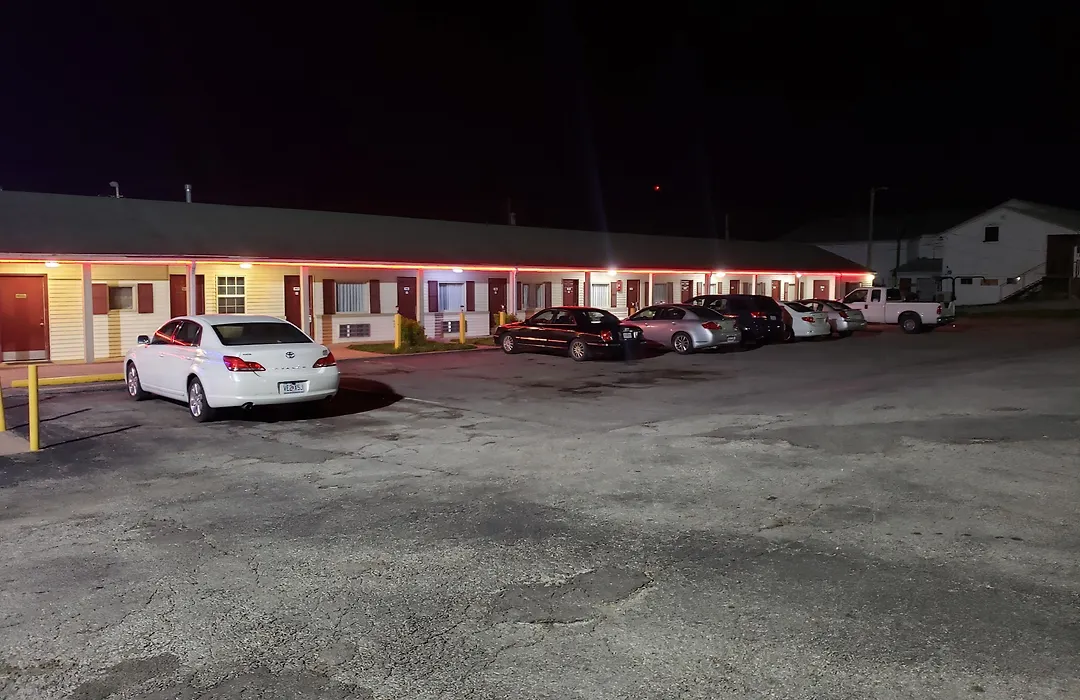 Super 7 Motel-1