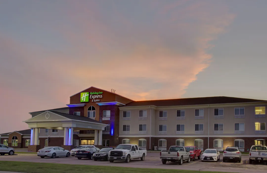 Holiday Inn Express & Suites Le Mars By Ihg-1
