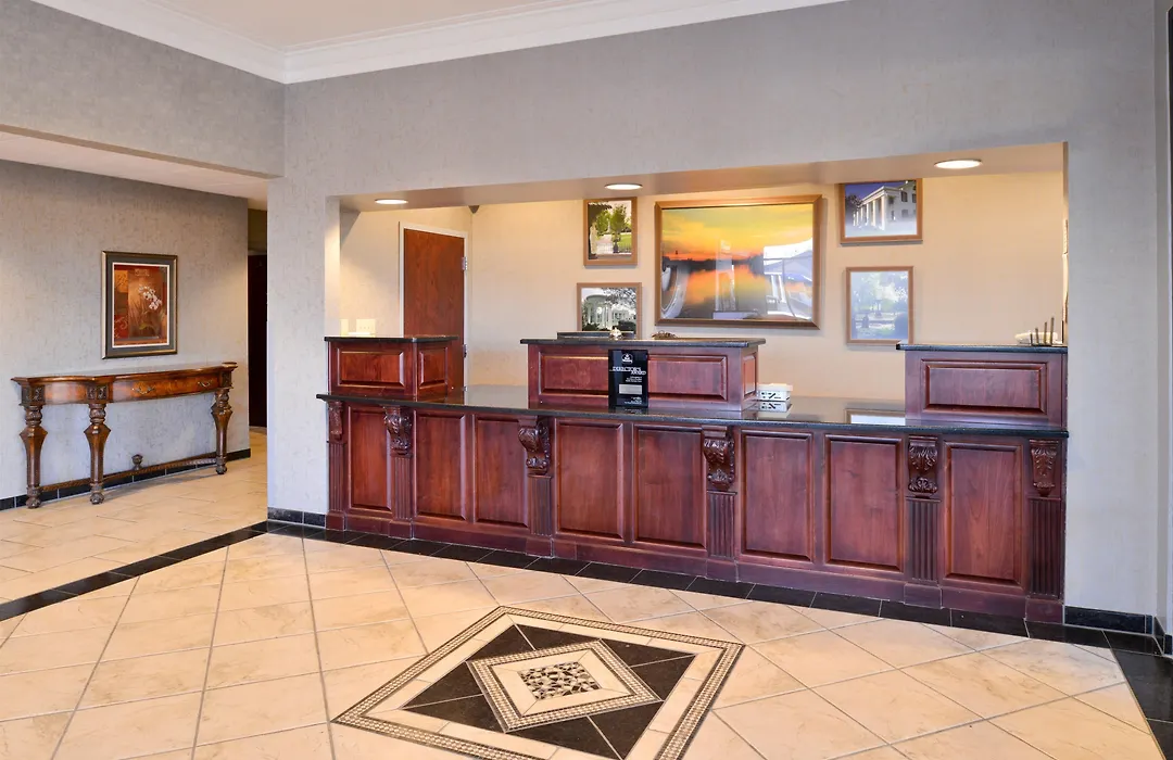 Best Western Plus Two Rivers Hotel & Suites-1