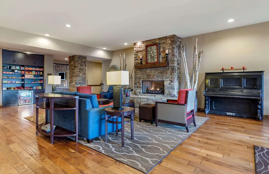 Comfort Inn & Suites Blue Ridge-1