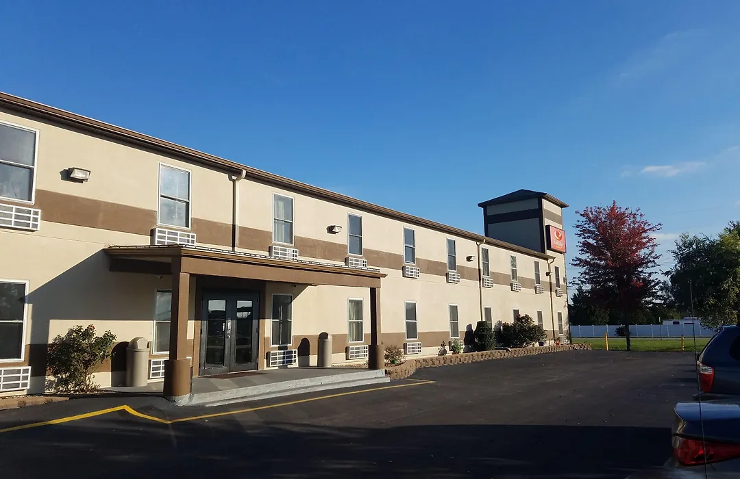 Econo Lodge Inn & Suites Granite City - St Louis-1
