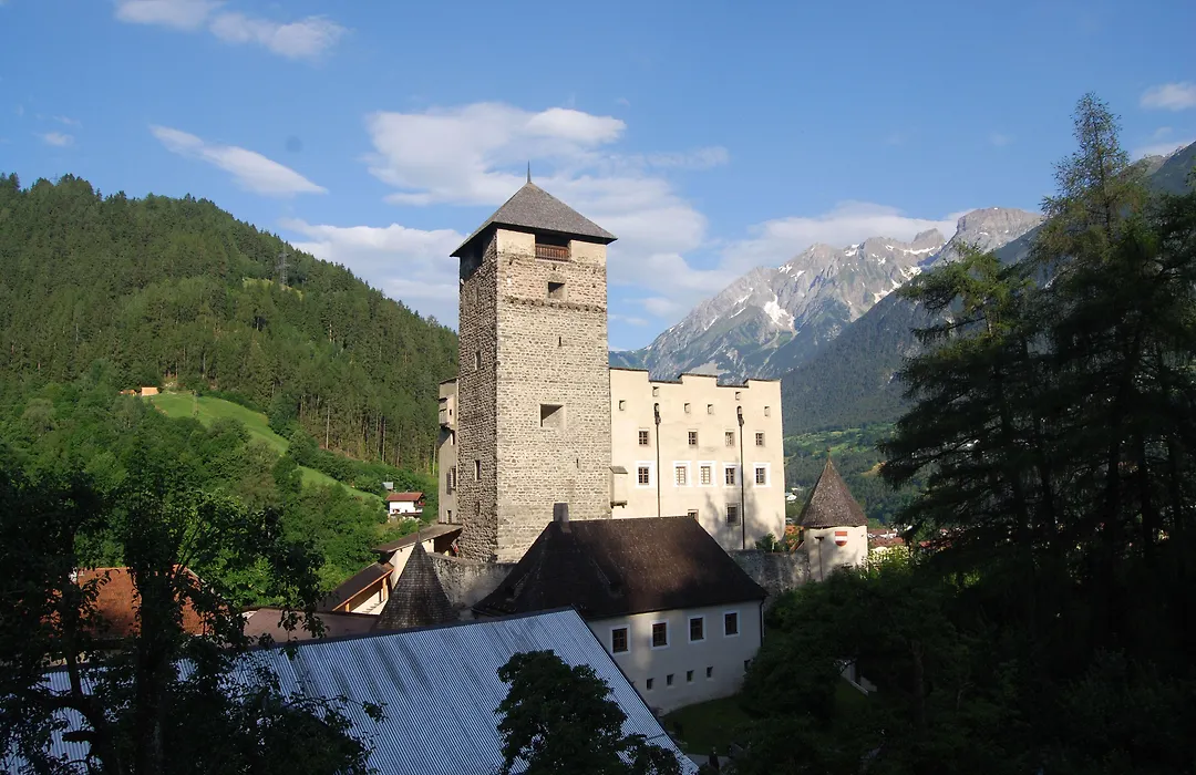 Hotel Schrofenstein-1