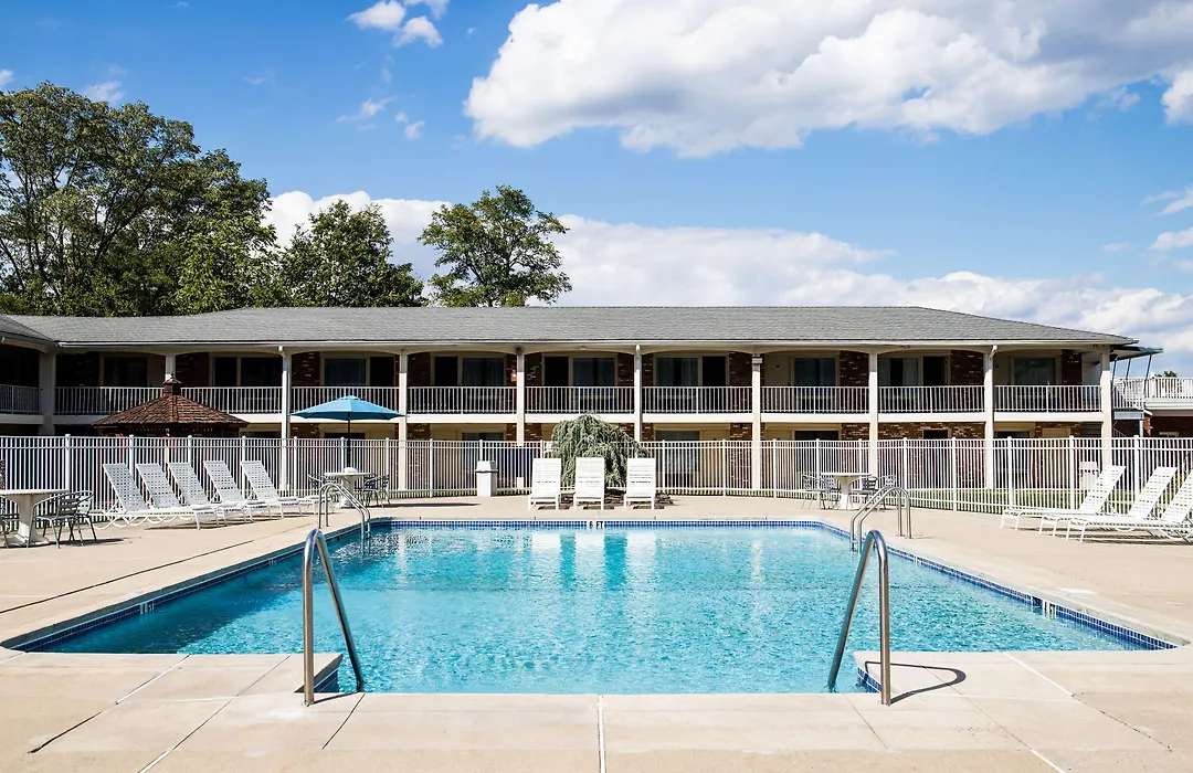 Crystal Inn Eatontown-1
