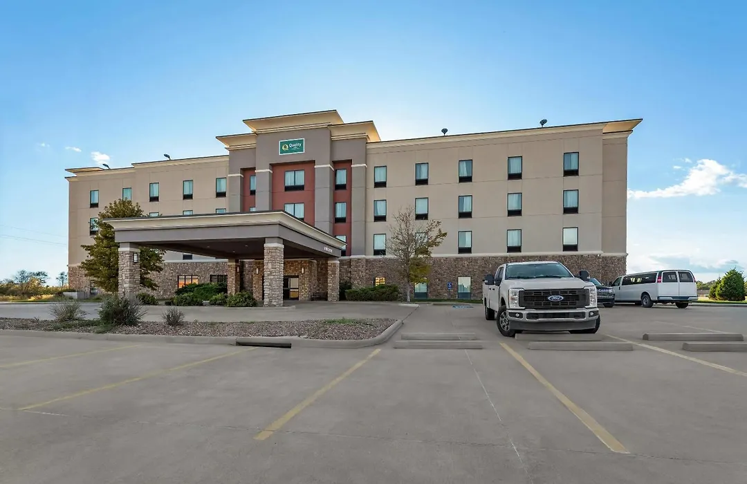 Quality Inn - Pratt-1