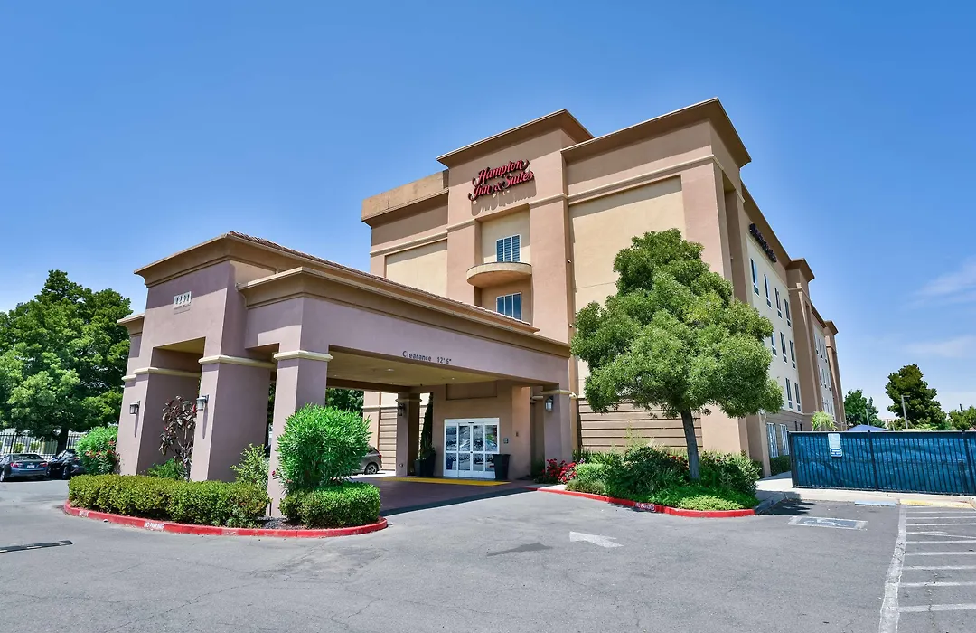 Hampton Inn & Suites Pittsburg-1