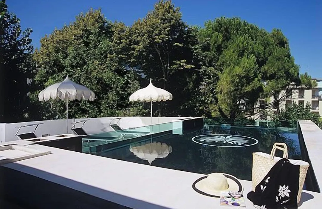 M Glamour Hotel-1